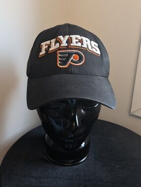 Zephyr NHL Philadelphia Flyers Black Embroidered Cap